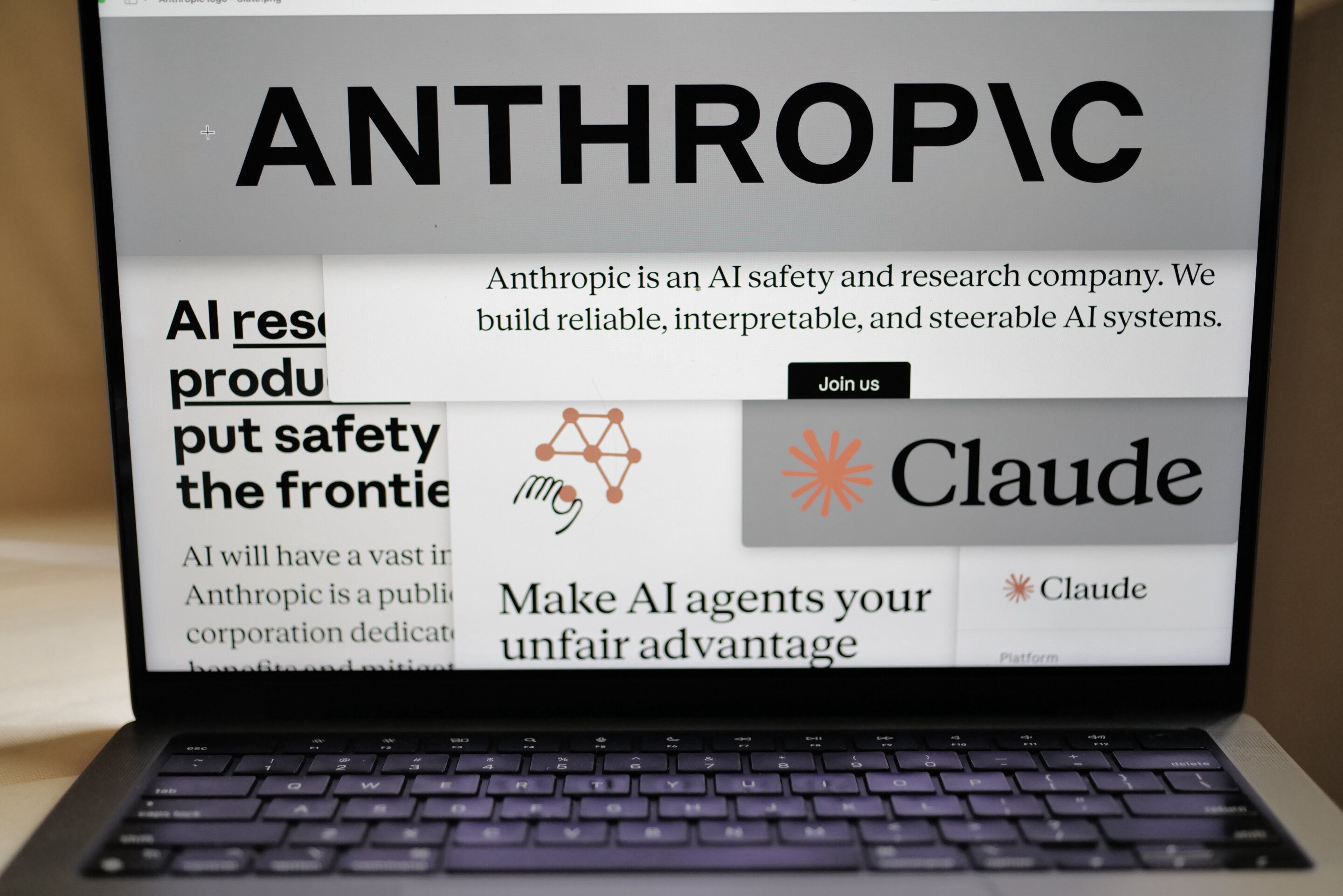 Автономия кода: Anthropic подключила 30 000 агентов к созданию ИИ
