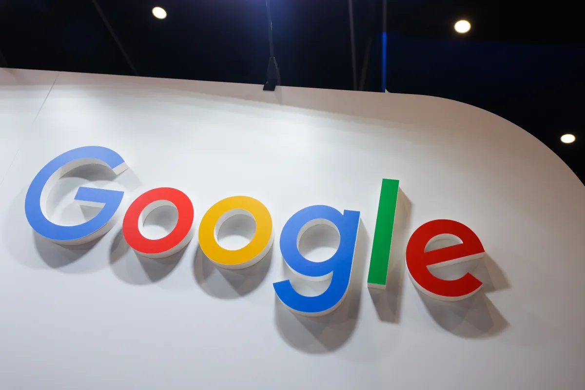 Google масштабирует рекламу в ИИ-поиске из-за замедления базовой выручки