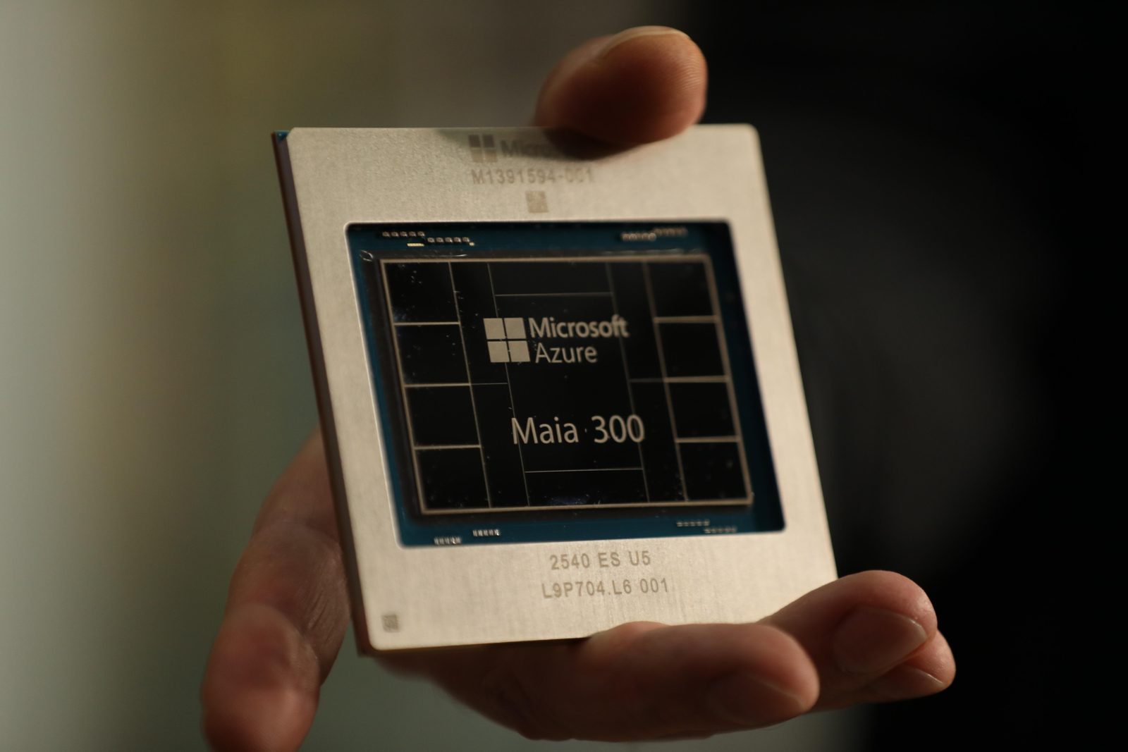 Microsoft внедряет чип Maia 300: удар по затратам на инфраструктуру NVIDIA