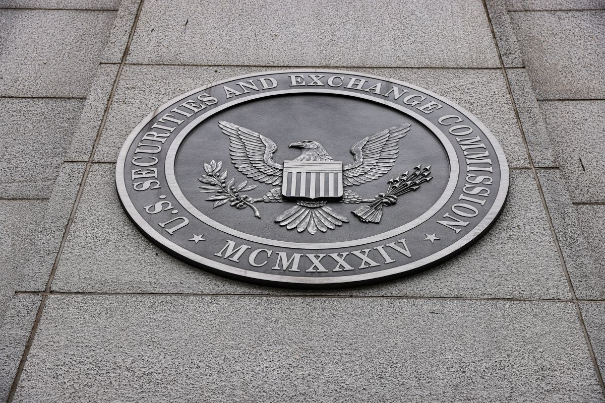 Почему SEC начала расследование краха ИИ-фонда Леопольда Ашенбреннера?