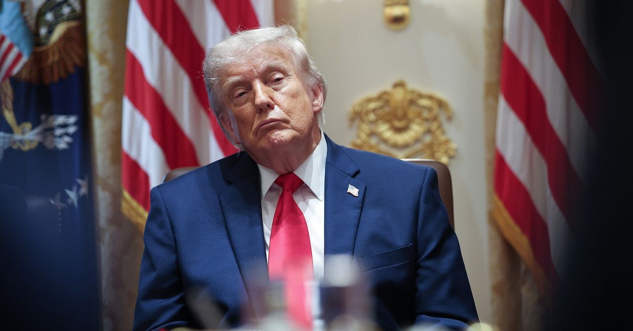 Гонка на выживание: Трамп сократил аудит безопасности ИИ в три раза